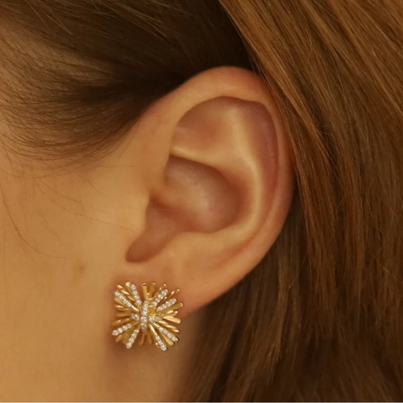 David Yurman Angelika Four Points .25ctw Diamond Earrings Yellow Gold - Picture 3 of 6